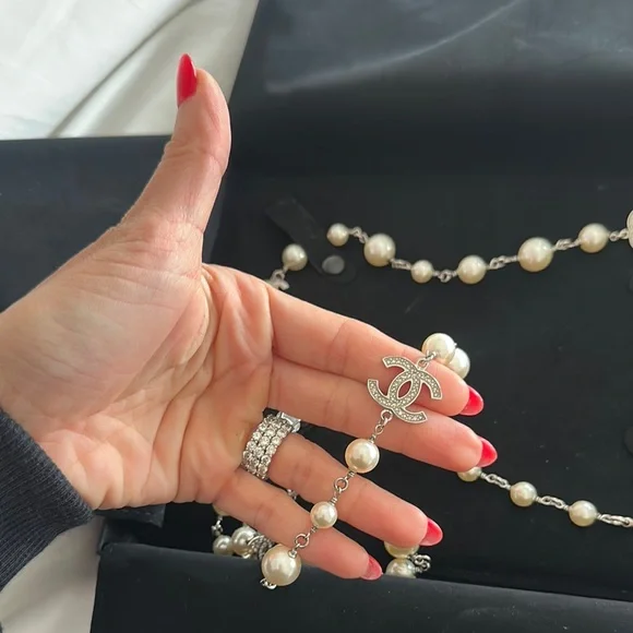 Chanel White &silver Pearls & Christals 5 C
Charms Necklace - Picture 3 of 8